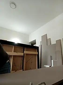 Snapshot of Oliver_Bach chatting on 11.18.25 Oliver Bach online show from 11.18.25