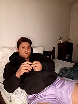 Snapshot of Oliver_Bach chatting on 11.29.25 Oliver Bach online show from 11.29.25