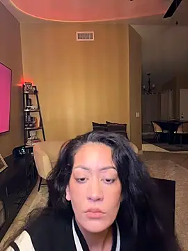 Snapshot of Entreprescrewers chatting on 11.19.25 Entreprescrewers online show from 11.19.25