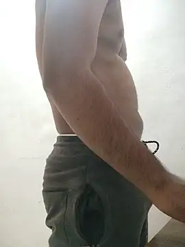 Snapshot of BhonduBaby chatting on 11.19.25 BhonduBaby online show from 11.19.25