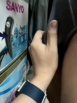 Snapshot of Bui_Vinh_Khoi18 chatting on 11.21.25 Bui Vinh Khoi18 online show from 11.21.25