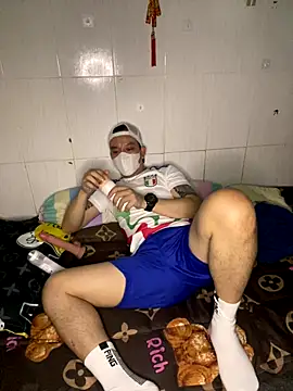 Snapshot of Bui_Vinh_Khoi18 chatting on 11.26.25 Bui Vinh Khoi18 online show from 11.26.25