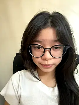 Snapshot of mau155_ chatting on 11.17.25 mau155 online show from 11.17.25