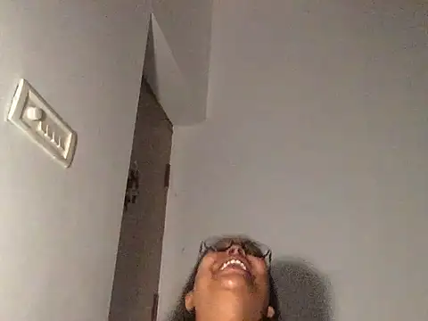 Snapshot of raveena_hot chatting on 12.16.25 raveena hot online show from 12.16.25