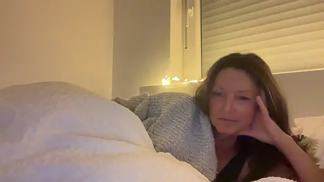 AnnaSophiaX online show from 12.22.25