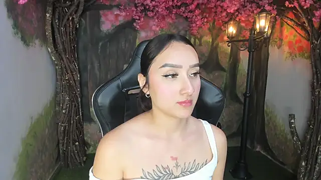 HorneyyQueen online show from 11.17.25