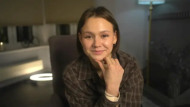 Snapshot of DeliaBernon chatting on 11.18.25 DeliaBernon online show from 11.18.25