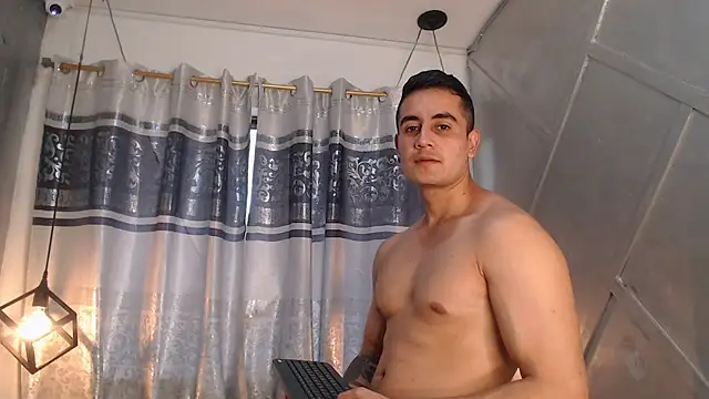 Snapshot of erick_garcia1 chatting on 11.20.25 erick garcia1 online show from 11.20.25