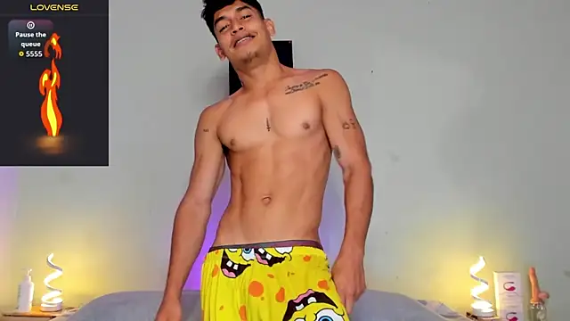 Snapshot of blorelopez chatting on 04.05.26 blorelopez online show from 04.05.26