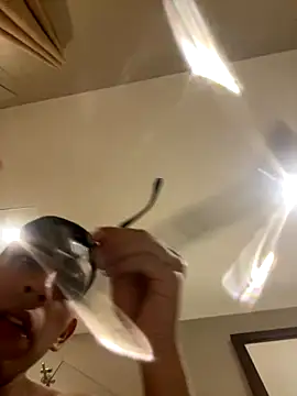 Snapshot of juandibarreran chatting on 11.21.25 juandibarreran online show from 11.21.25