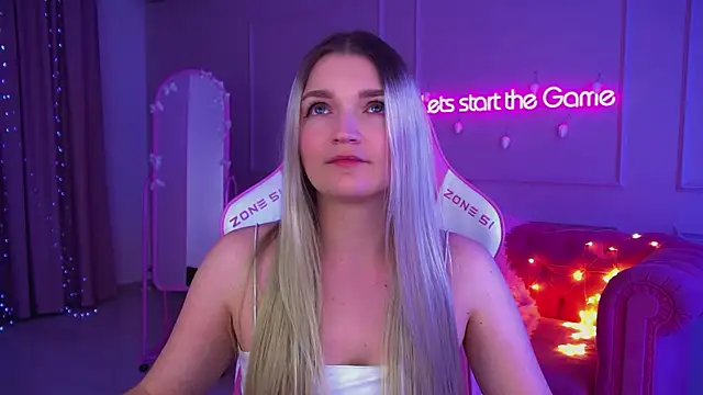 AnnyRaii online show from 12.05.25