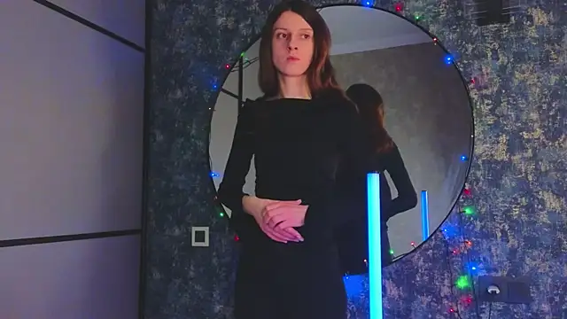 VelvetNyxen online show from 12.21.25