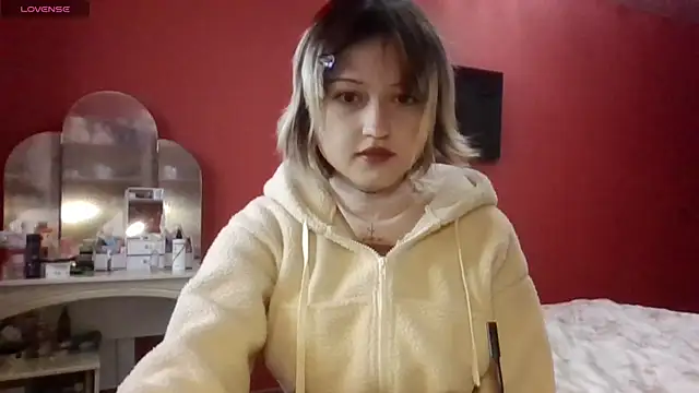 Snapshot of SkylaPorter chatting on 11.27.25 SkylaPorter online show from 11.27.25