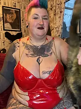 Snapshot of DamagedGoddessX chatting on 12.01.25 DamagedGoddessX online show from 12.01.25