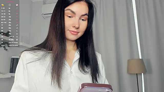 Snapshot of FeliciaKogen chatting on 02.25.26 FeliciaKogen online show from 02.25.26