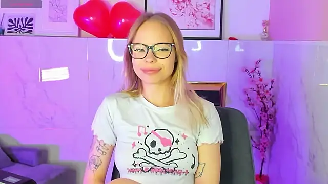 lucy loy online show from 02.06.26