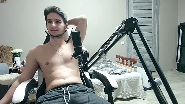 6thfingq online show from 12.04.25