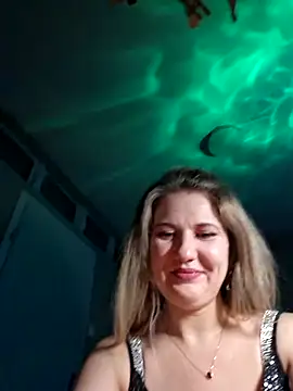 Snapshot of purplemoon1 chatting on 12.18.25 purplemoon1 online show from 12.18.25