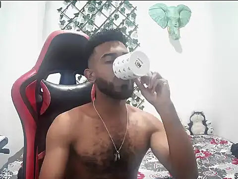 alberthot11 online show from 12.04.25