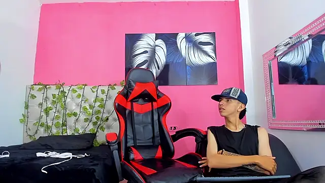 MiaAndTeylor online show from 11.21.25