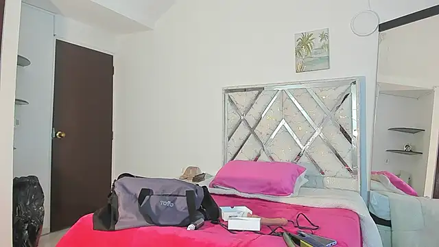 Valentinhaa online show from 12.04.25