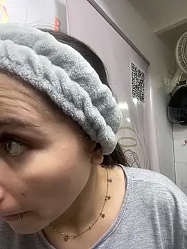 MiaWhiteBunny online show from 04.04.26