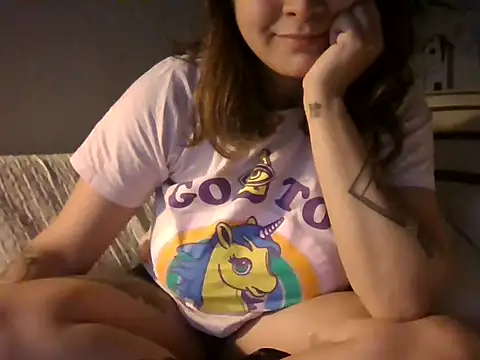 Snapshot of xxxluana chatting on 11.25.25 xxxluana online show from 11.25.25