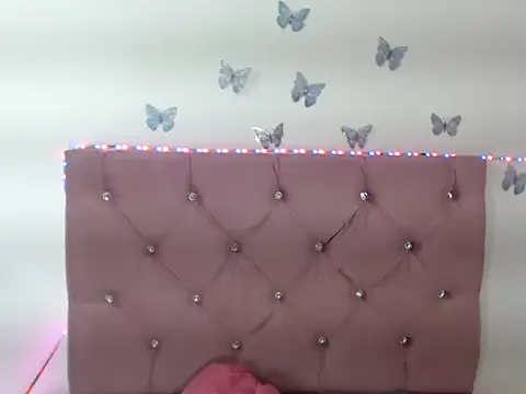 Snapshot of Isardrigue02 chatting on 11.26.25 Isardrigue02 online show from 11.26.25