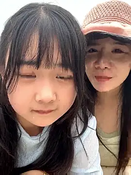 Snapshot of wanwan-19 chatting on 11.20.25 wanwan-19 online show from 11.20.25