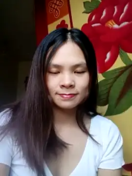 quynhquynh  online show from 11.21.25