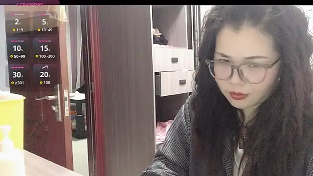 Snapshot of Huahua3187 chatting on 11.23.25 Huahua3187 online show from 11.23.25