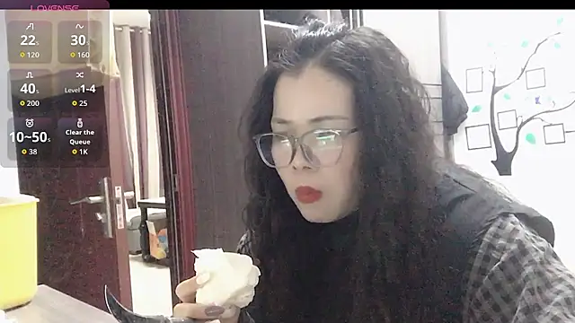 Snapshot of Huahua3187 chatting on 11.26.25 Huahua3187 online show from 11.26.25