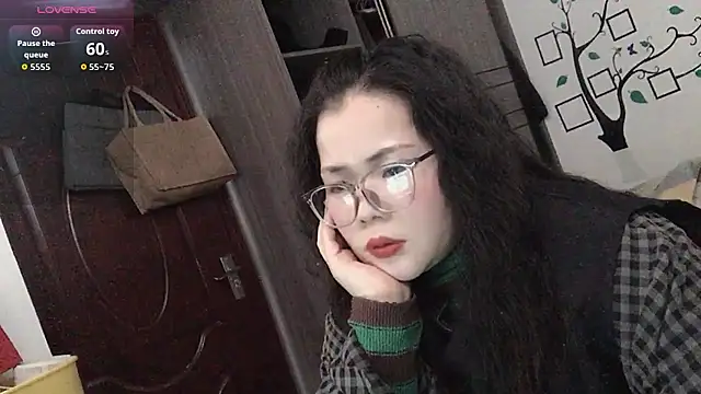 Snapshot of Huahua3187 chatting on 11.30.25 Huahua3187 online show from 11.30.25