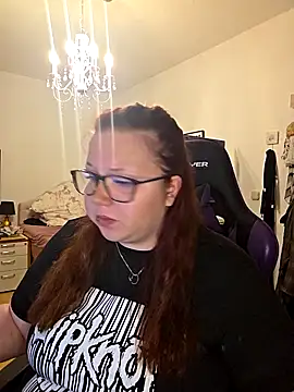 Snapshot of NaughtyNiia chatting on 12.16.25 NaughtyNiia online show from 12.16.25