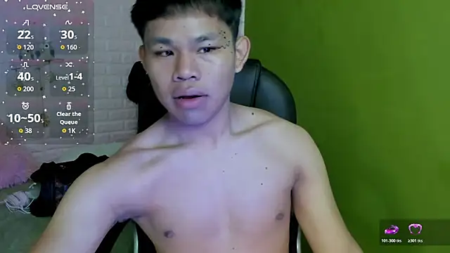 Snapshot of tommy_cherry_ chatting on 11.24.25 tommy cherry online show from 11.24.25