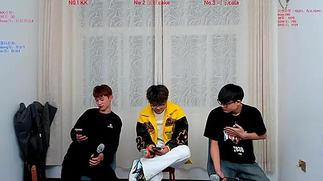 Snapshot of Delicious-boys-001 chatting on 11.26.25 Delicious-boys-001 online show from 11.26.25