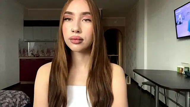 Snapshot of MonnaLissa chatting on 11.21.25 MonnaLissa online show from 11.21.25