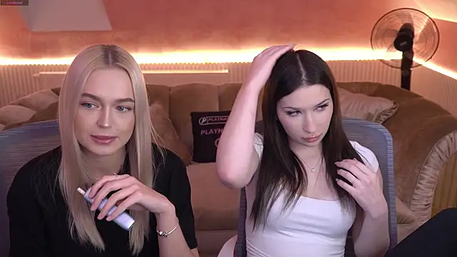 Snapshot of Liza_Mur chatting on 11.25.25 Liza Mur online show from 11.25.25