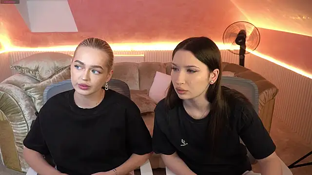 Snapshot of Liza_Mur chatting on 11.26.25 Liza Mur online show from 11.26.25