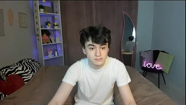 Snapshot of kevinhunter_ chatting on 11.20.25 kevinhunter online show from 11.20.25