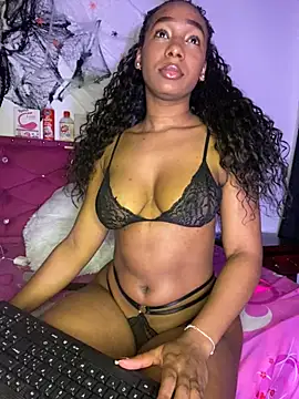 Snapshot of Annaa_Hott chatting on 11.21.25 Annaa Hott online show from 11.21.25