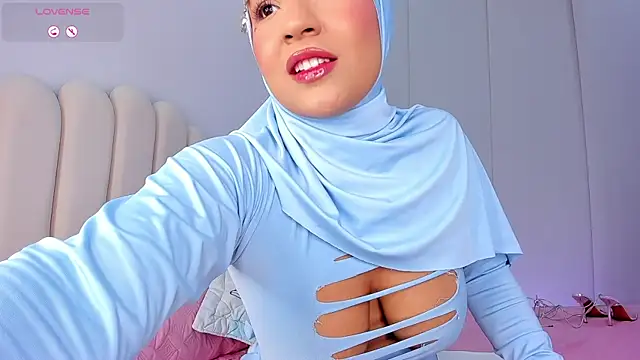 Snapshot of Amira-Zahra chatting on 06.12.26 Amira-Zahra online show from 06.12.26