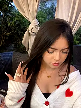 Snapshot of KyliePinkk_ chatting on 11.19.25 KyliePinkk online show from 11.19.25