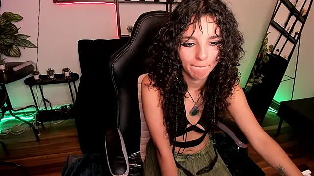 Snapshot of gummo_ chatting on 02.06.26 gummo online show from 02.06.26