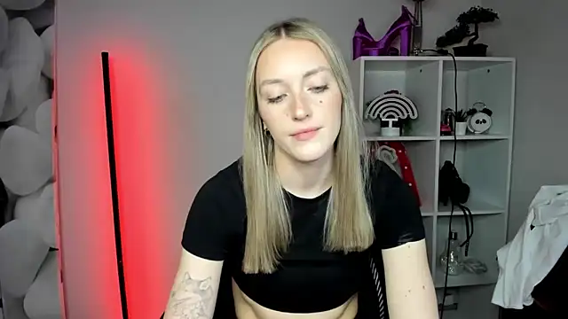 EvelynBlond online show from 02.18.26