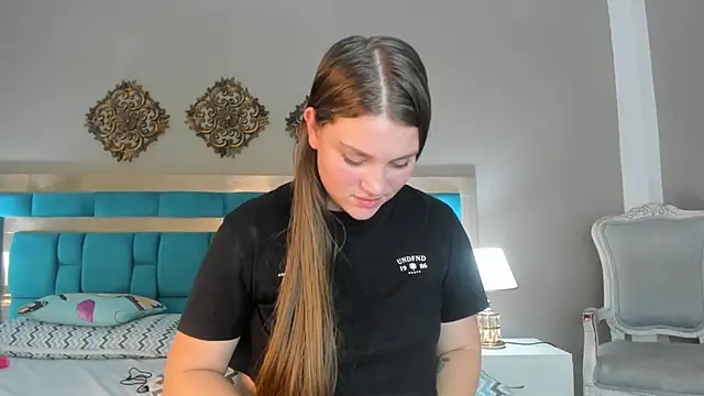 LiiaVelvet online show from 12.17.25