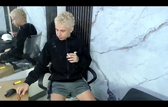 Snapshot of HollmanFronsh chatting on 11.27.25 HollmanFronsh online show from 11.27.25