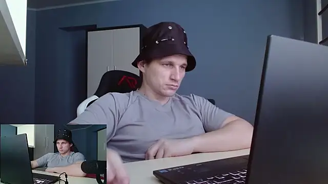 Snapshot of Poliglotjoe1 chatting on 02.10.26 Poliglotjoe1 online show from 02.10.26