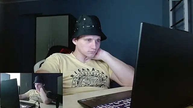 Snapshot of Poliglotjoe1 chatting on 02.11.26 Poliglotjoe1 online show from 02.11.26