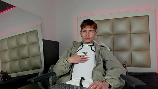 Snapshot of damian_js chatting on 11.20.25 damian js online show from 11.20.25